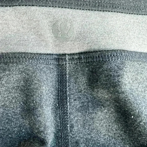 Lululemon cropped Color block Leggings. Gray Size 4 - Picture 7 of 10
